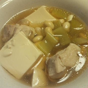 セロリと鶏肉のコンソメ煮