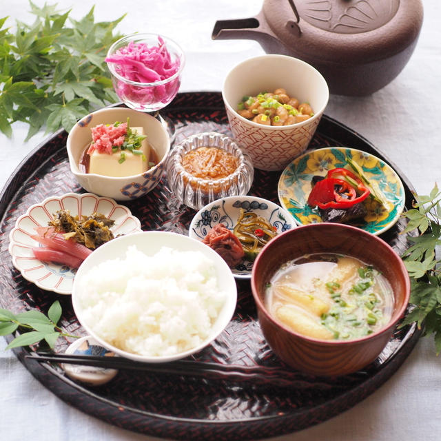 朝ごはんと桃のタルト