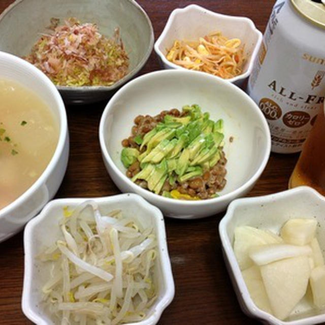 野菜中心のアテで相撲見物