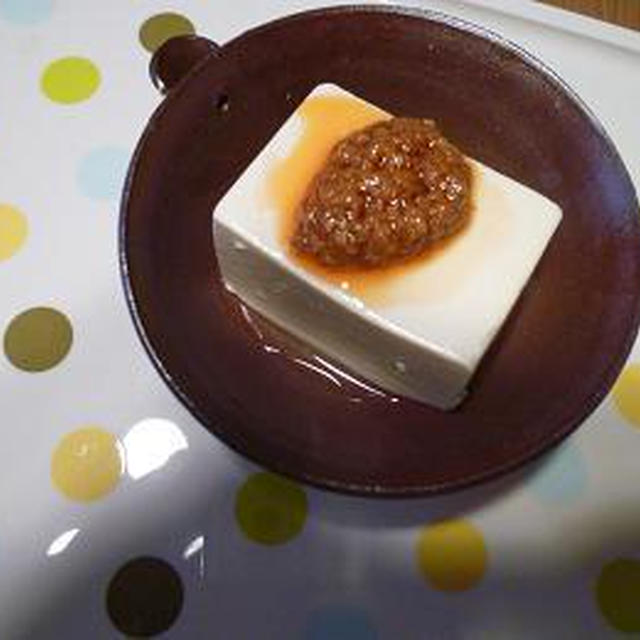 火を使わない料理・・・食べるラー油で冷ややっこ。
