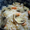 鮭とマッシュルームご飯＆ひじきと枝豆の炒め物
