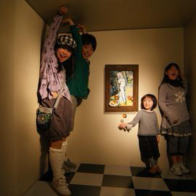 トリックアート展／トマト煮込