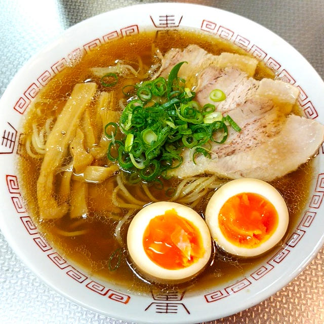 親鶏と背ガラの醤油ラーメン