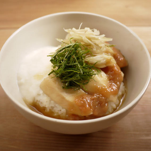 梅肉ソースがけさっぱり鶏肉丼