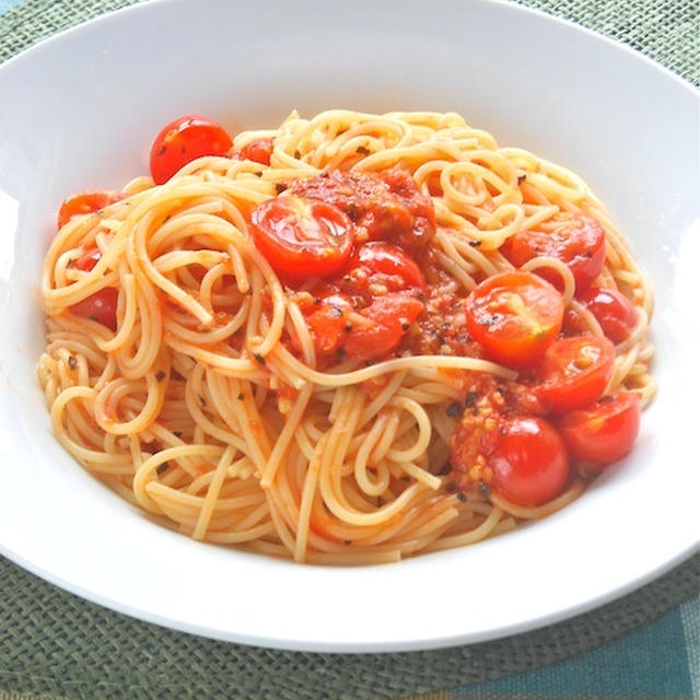 2種類のトマトの旨味と酸味でサッパリと美味しい〜ダブルトマトのシンプルスパゲティ。