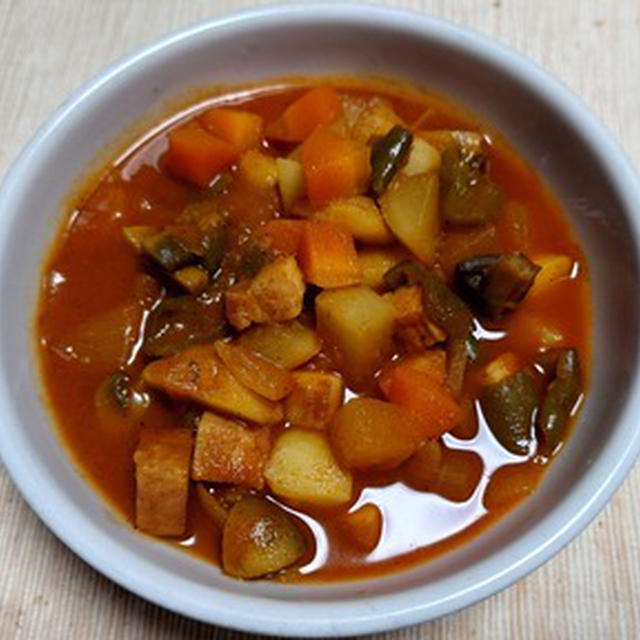 ベーコンとコロコロ野菜のカレースープ煮