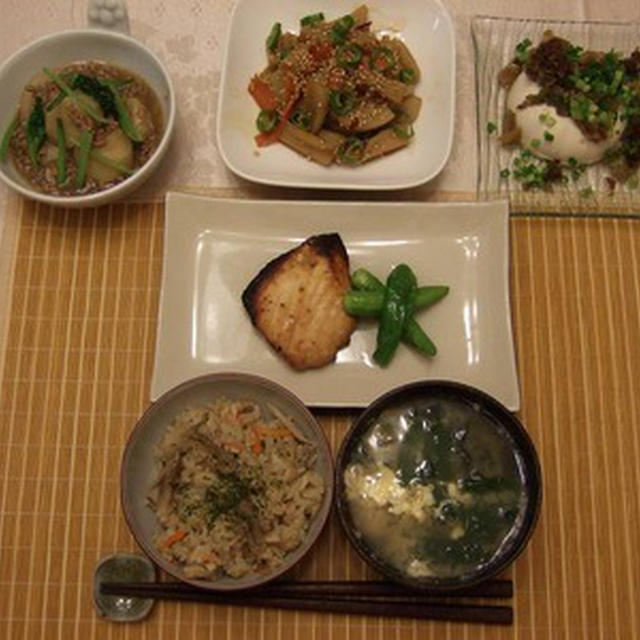舞茸の炊き込みご飯　と　ピリ辛レンコンのキンピラ