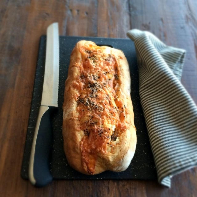 Black Pepper Cheddar Bread黒胡椒チェダーブレッド