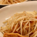もやしと油揚げの炒め物