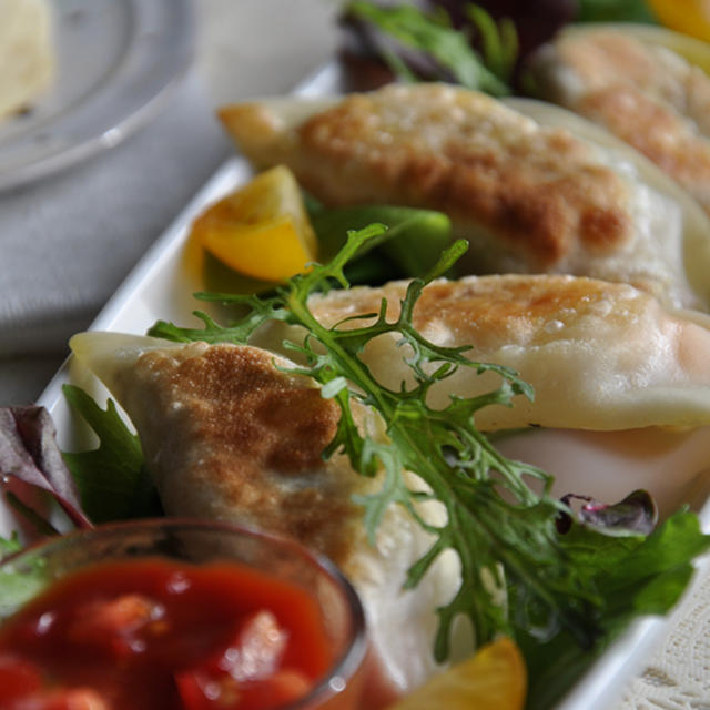 餃子の皮でプチ カルツォーネ