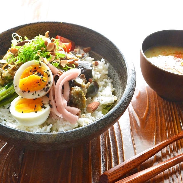 8/8 【なすと豚こまの照り焼き丼。天ぷら油はナスに吸わせる。低コストスコーン。】