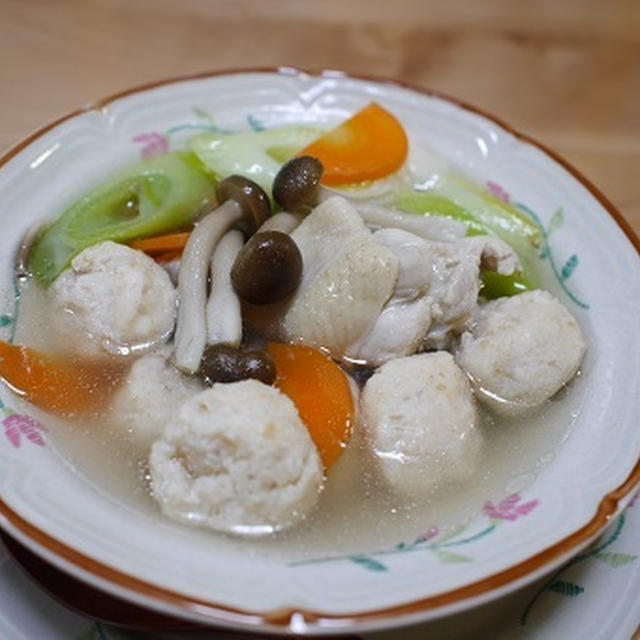 鶏団子と手羽中の煮込みスープ