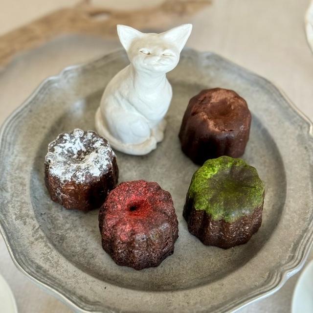 「UNI COFFEE ROASTERY」のカヌレとコーヒー豆