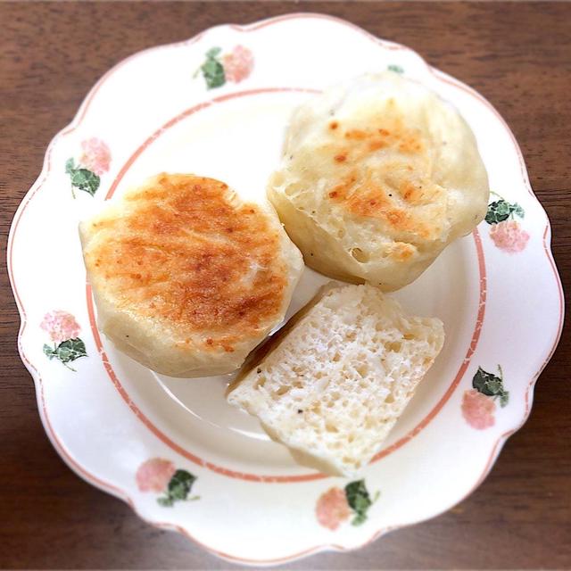 野菜の甘みと旨味で楽しめる！フライパンで作る「新たまねぎチーズパン」
