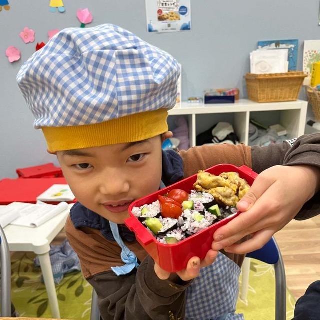 楽しく学び、手先の感覚を豊かに！集中力も養えるきゅうりの細巻き・ポークピカタレッスン