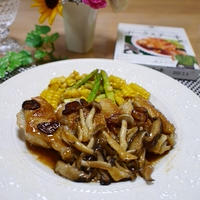 鶏手羽中と鶏手羽元肉ソテー　きのこソース