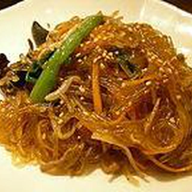 チャプチェは春雨を炒めた韓国料理