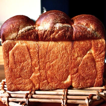 我が家の定番、ホシノ山食を焼く