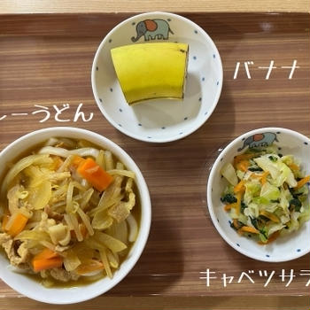 幼稚園の給食（カレーうどん）