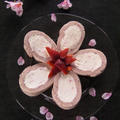 苺のロールケーキで桜のお花