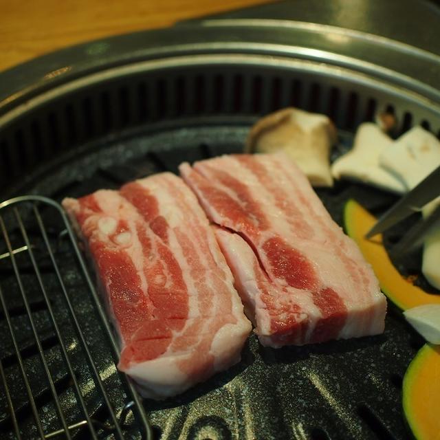 分厚いサムギョプサル！明洞　黄金牧場