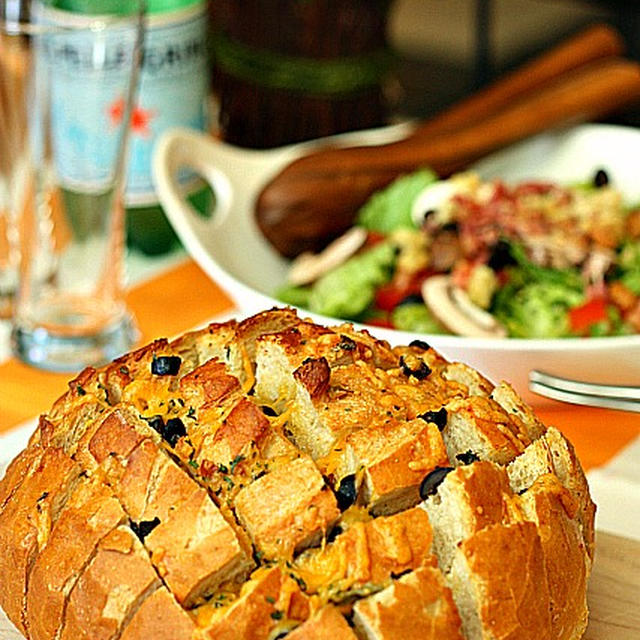 Garlic Jalapeno Cheddar Cheesy Pull-Apart Sourdough Bread