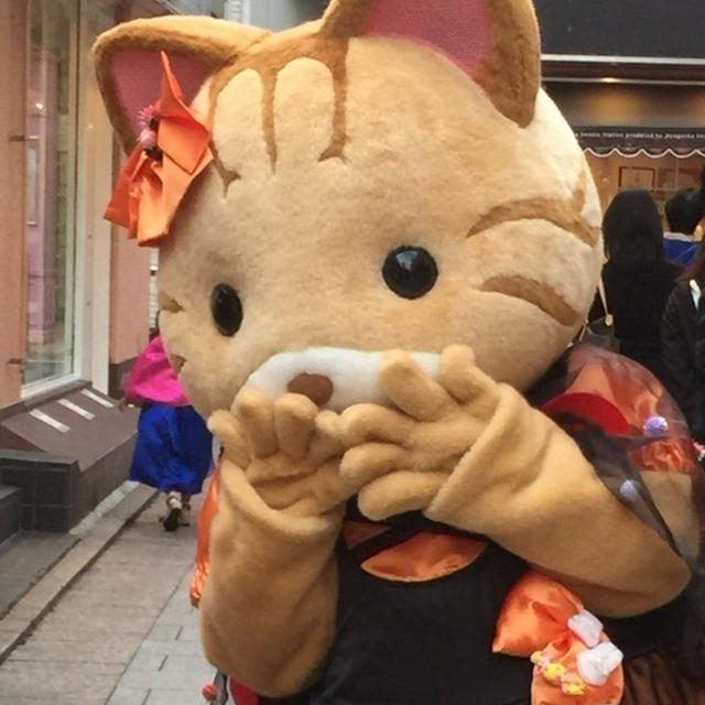 自由が丘でシルバニアファミリー シマネコちゃんがハロウィンの装い