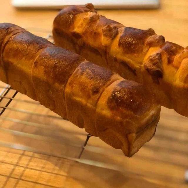 追加のシュトーレンと初焼きパン