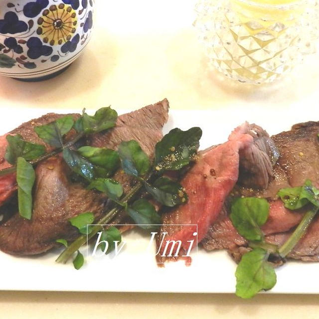ロゼ色に焼きあがったロ－ストビ－フ