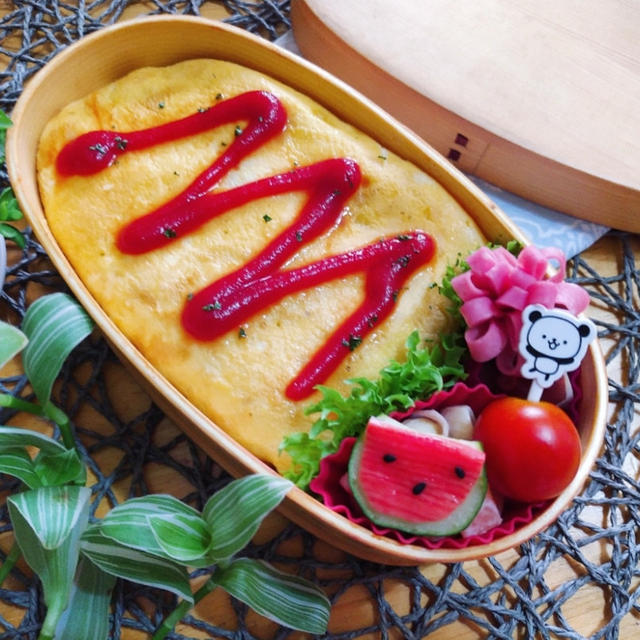 夏なのにオムライスを作り後悔したお弁当。