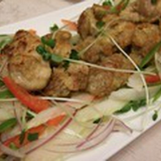 大人も子供も大好きな　カレー味の鶏肉香草野菜添え♪