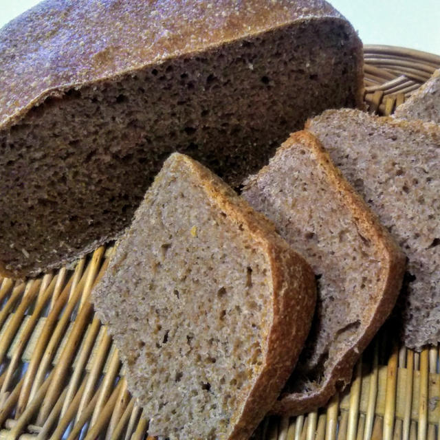 レーズン酵母で、全粒粉のドイツパン