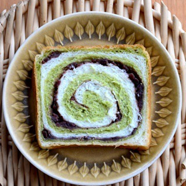 母の日　抹茶の渦巻き食パン