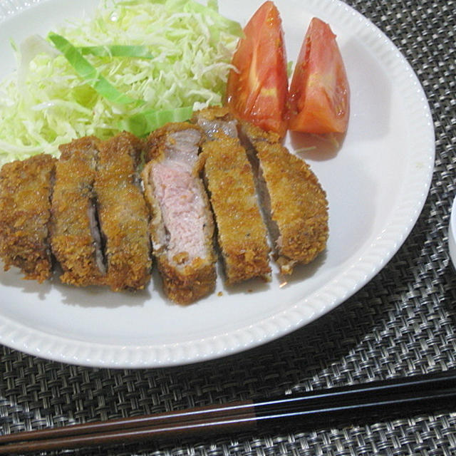 「おやじ食堂」の厚切りとんかつ定食