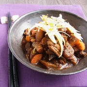 根菜もたっぷり ＊ 牛すじ煮込み