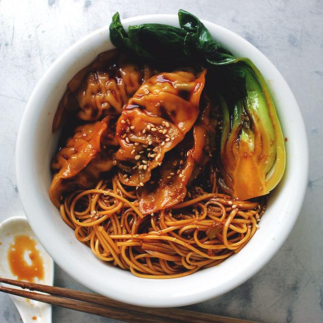 black noodle bowl