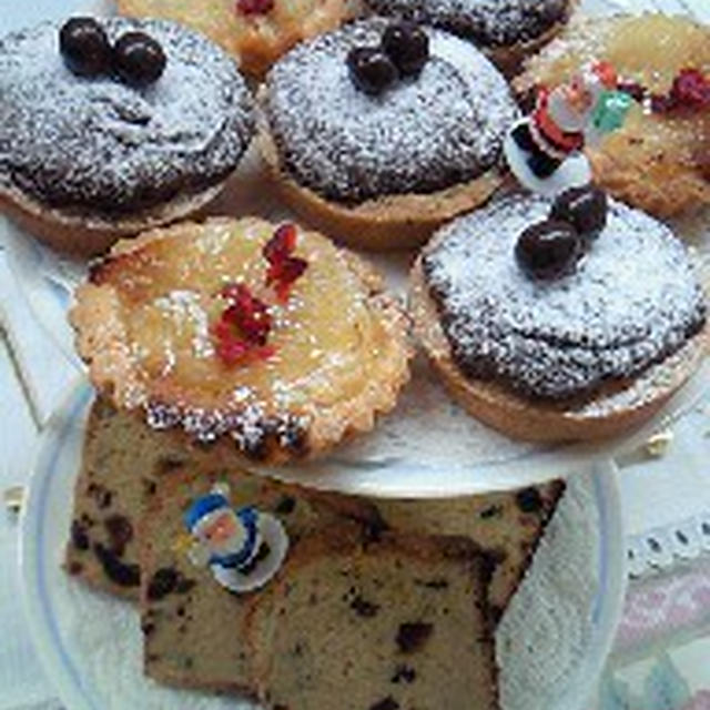 クリスマスです。日本人作でないケーキを目指す。