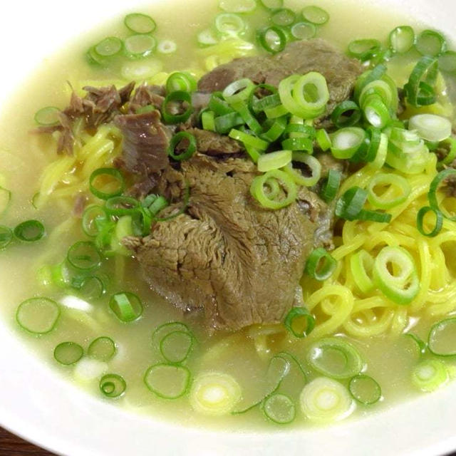 牛骨湯麺➖️牛すじのソルロンタンラーメン、うまし(*˘︶˘*).｡.:*♡。