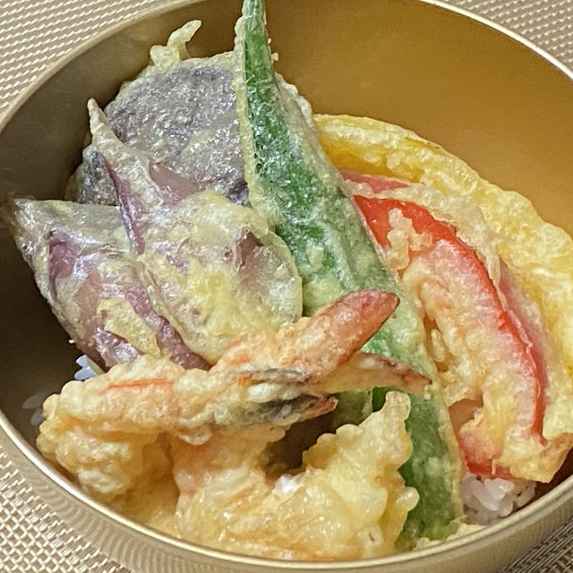 【レシピ　みょうがと生しいたけ、えびの天ぷらの天丼】かんを高め、一瞬の才覚が光る！