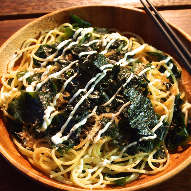 【駄目スパ】茹でたスパに海苔、わかめ、鰹節をのっけて「和風シーフードパスタだ！」と言い張る！