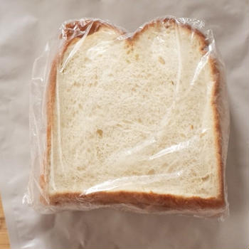 梅雨〜夏の食パンの冷凍保存に。マーナの「パン冷凍保存袋」を使っておいしさキープ