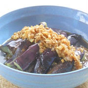 レンジで簡単！生姜とネギでさっぱり〜蒸しナスの酢醤油かけ。