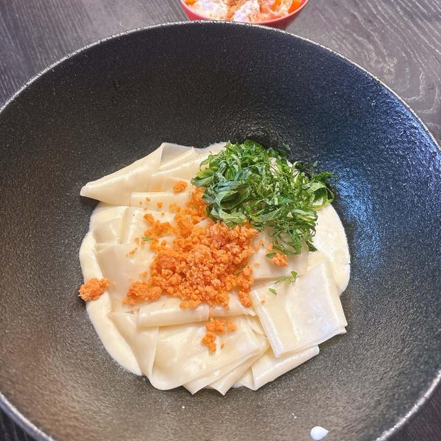 つるとんたん風ホットクリームうどんです！！