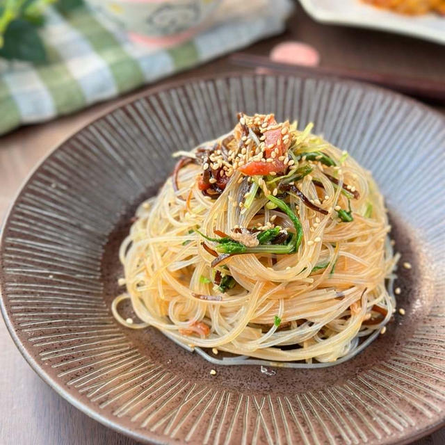 夏こそさっぱり食べたい☆お湯に浸すだけの簡単梅塩昆布春雨サラダ