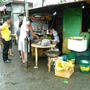 散歩中に　fish market 
