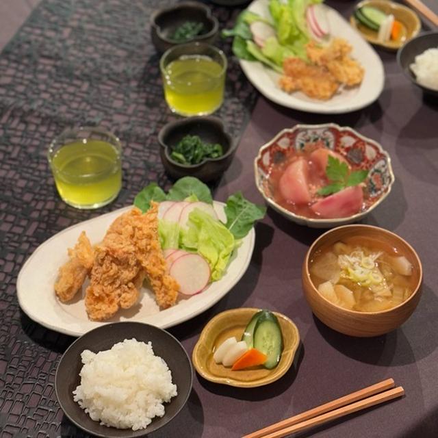 鶏胸肉のスティックフライドチキンとピンクの蕪煮とかの夜ごはん