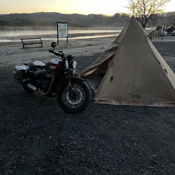 キャンプツーリングでおこもりできる、バイクに積みやすいテントDODライダーズワンポールテント