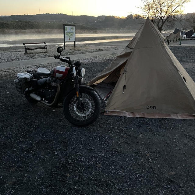 キャンプツーリングでおこもりできる、バイクに積みやすいテントDOD