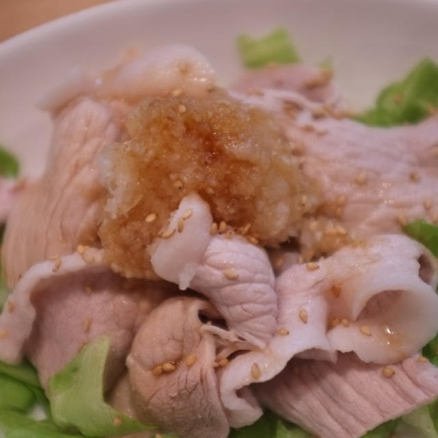 息子ちゃんのごはん☆冷しゃぶ おろしポン酢　イカスミのペンネ　　焼き鳥・皮