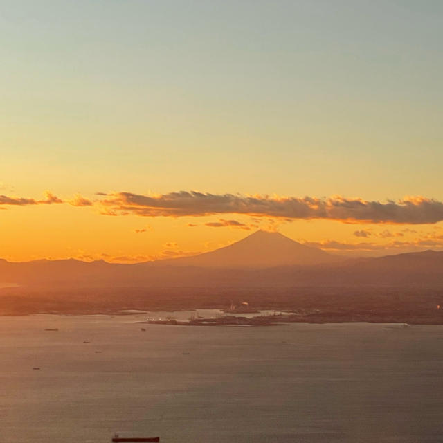 モノトーン→オレンジの空